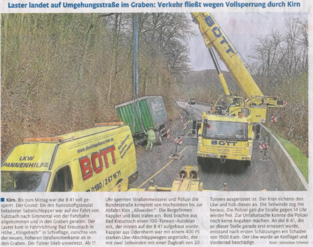 Zeitungsartikel ,,Laster landet auf Umgehungsstraße im Graben"
