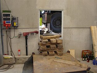 Holzunterbau als stabile Basis für Kranstützen