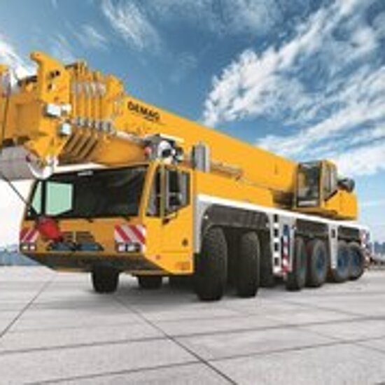 Terex AC 350-6 Mobilkran auf stabilem Untergrund, Ausleger eingefahren